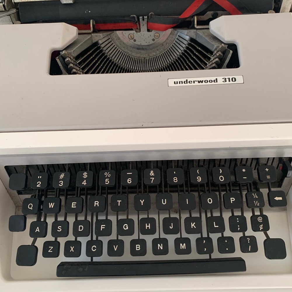 Vintage White Underwood 310 Typewriter - Picture 3 of 5
